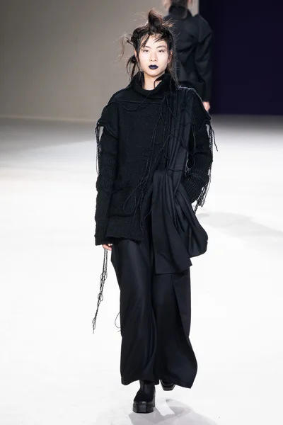 Look 18